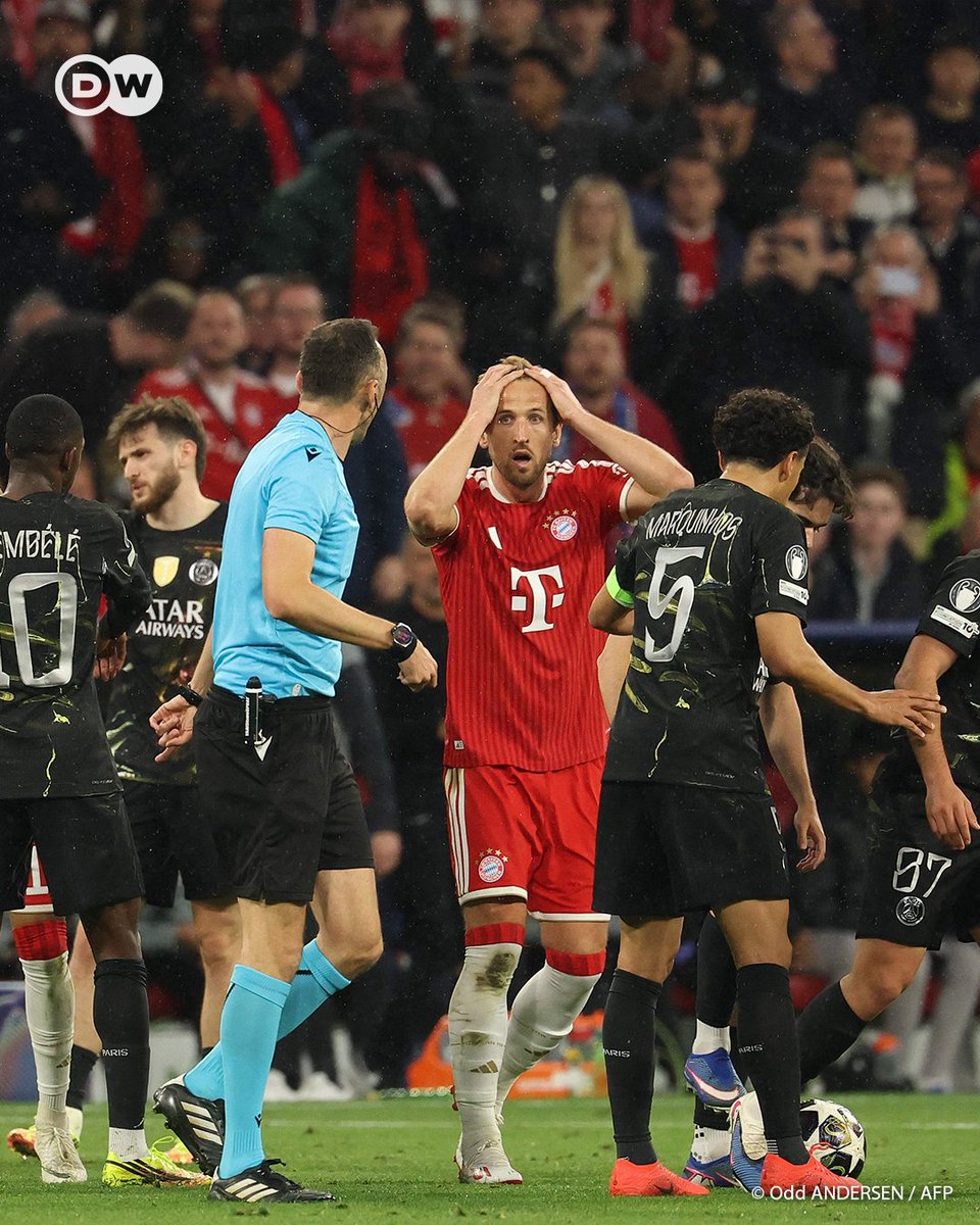 dw_sports's tweet image. Bayern Munich wanted a penalty after the ball struck Joao Neves' hand 👋

No penalty. No handball. 🚫