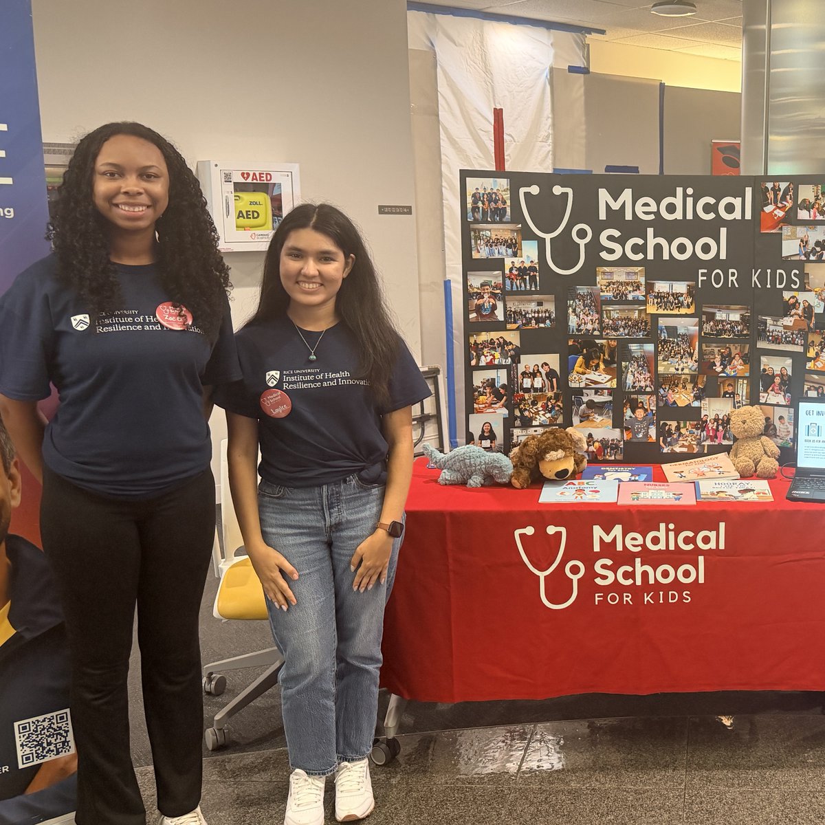 RiceAdmission's tweet photo. Laylee (Sid Rich ‘29) is redefining the "typical" pre-med experience by using Rice’s flexible curriculum to pair her STEM foundations with medical humanities and language studies. https://t.co/UaPZmj97N1 https://t.co/mPMeINQfIe