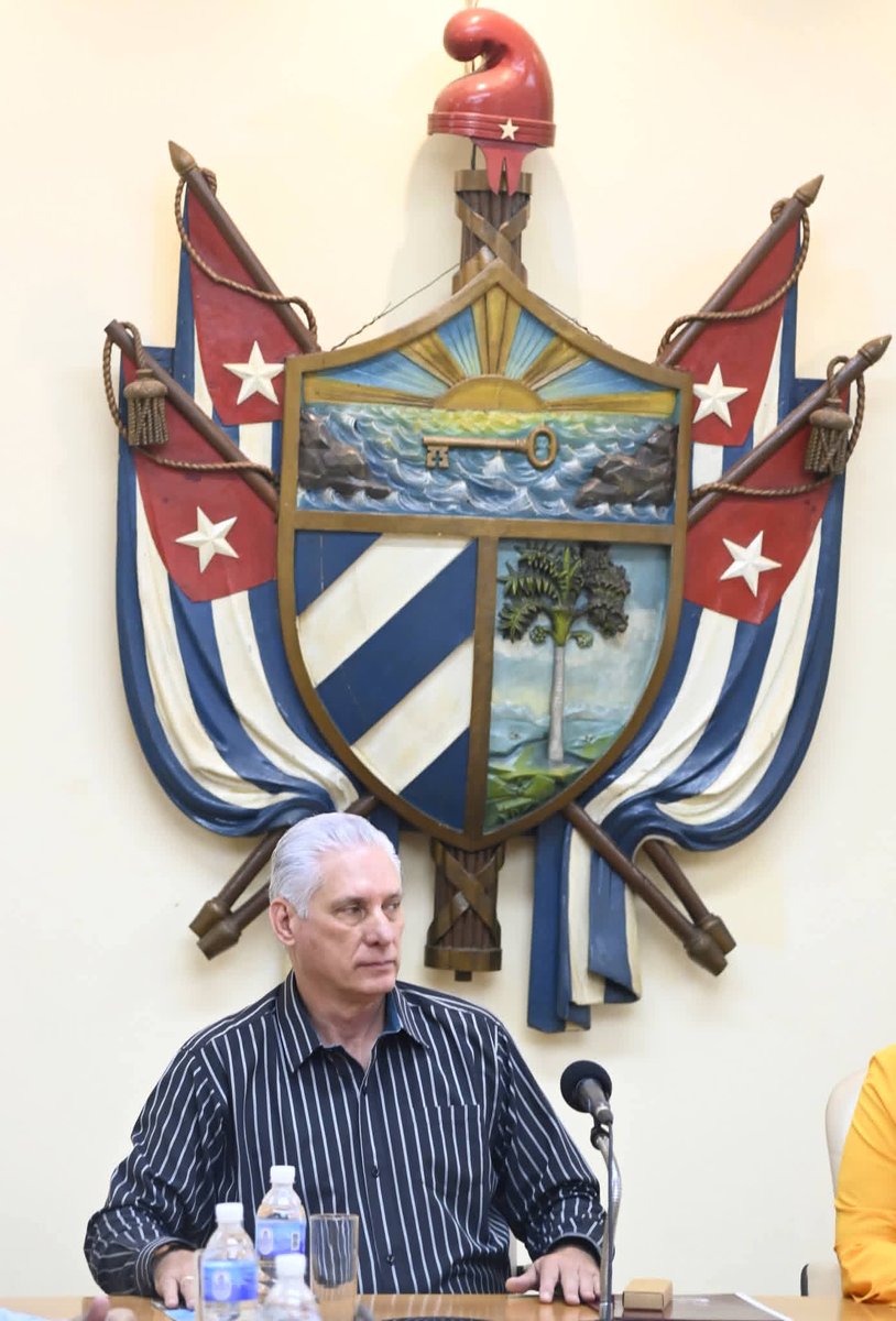 gobhabana's tweet photo. 🇨🇺 El presidente Miguel Díaz-Canel visitó la Universidad de La Habana, donde dialogó con profesores sobre proyectos de Inteligencia Artificial que impulsan la transformación digital en Cuba.  

#LaHabanaViveEnMí https://t.co/WQYij5gwhL