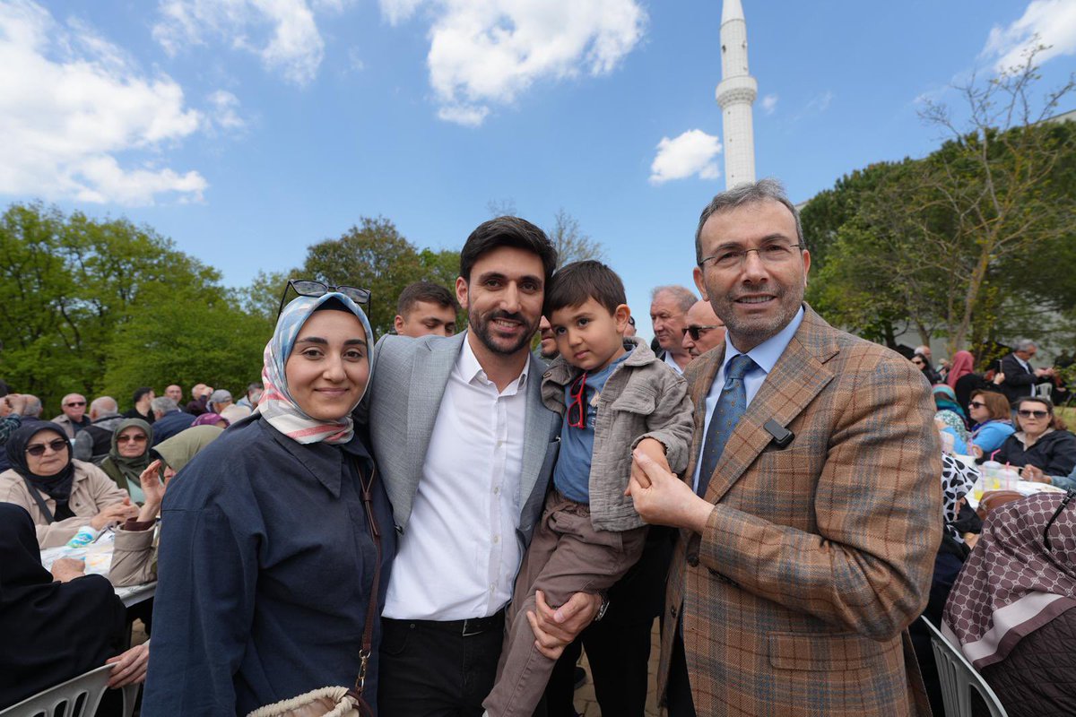 SameTOvuC's tweet photo. Bahar geldi hoş geldi. 🌷

Hıdırellez Bayramı dolayısıyla, Pendik Belediyesi tarafından geleneksel hâle gelen kutlamalar için Emirli Köyü'ndeydik.

Emeği geçen başta Pendik Belediye Başkanımız Sayın Ahmet Cin ve ekibine, kıymetli hemşehrilerimize ailece teşekkür ediyoruz. https://t.co/ljsOvf0yz5