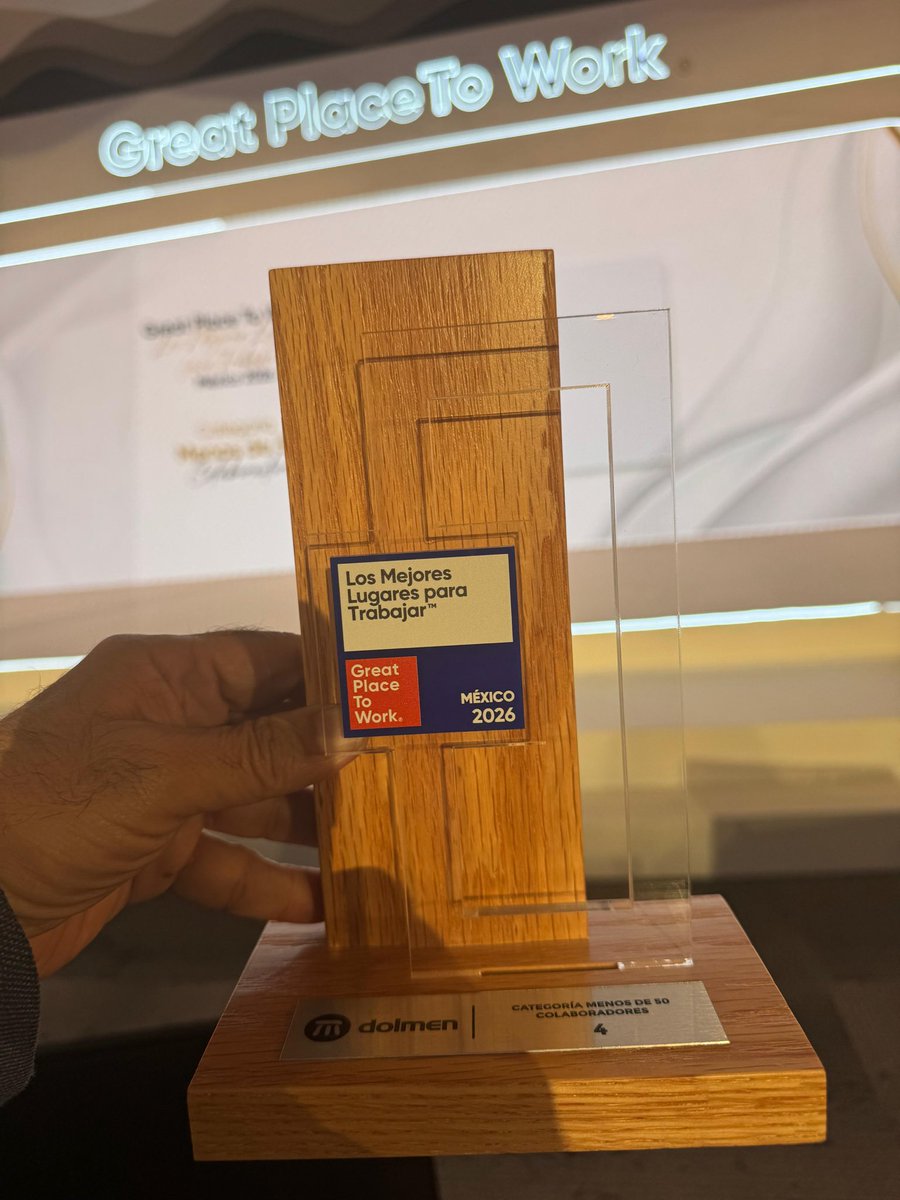 SomosDolmen's tweet photo. Dolmen es Top 4 entre Los Mejores Lugares para Trabajar en México, según @GPTW_Mexico 🇲🇽

Nuestro presidente, Eduardo Cortés Acuña, recibió este reconocimiento que refleja lo que somos: una cultura sólida y humana que impulsa resultados. #SomosDolmen #OrgulloDolmen https://t.co/itGs7v4w4C