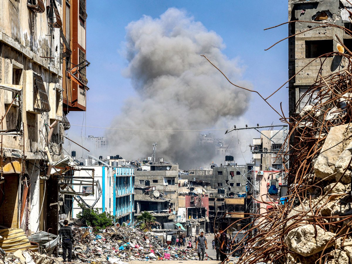 OriginalASI's tweet photo. Is the world coming to an end? Why is European countries continue to arm Israel🇮🇱 to k1ll innocent people (journalists, health workers, civilians) in #Gaza and world leaders are quite on that? Are the international laws not working anymore? 
Finally, why is God quite on it? 🥺 https://t.co/U9dg1jNwD4