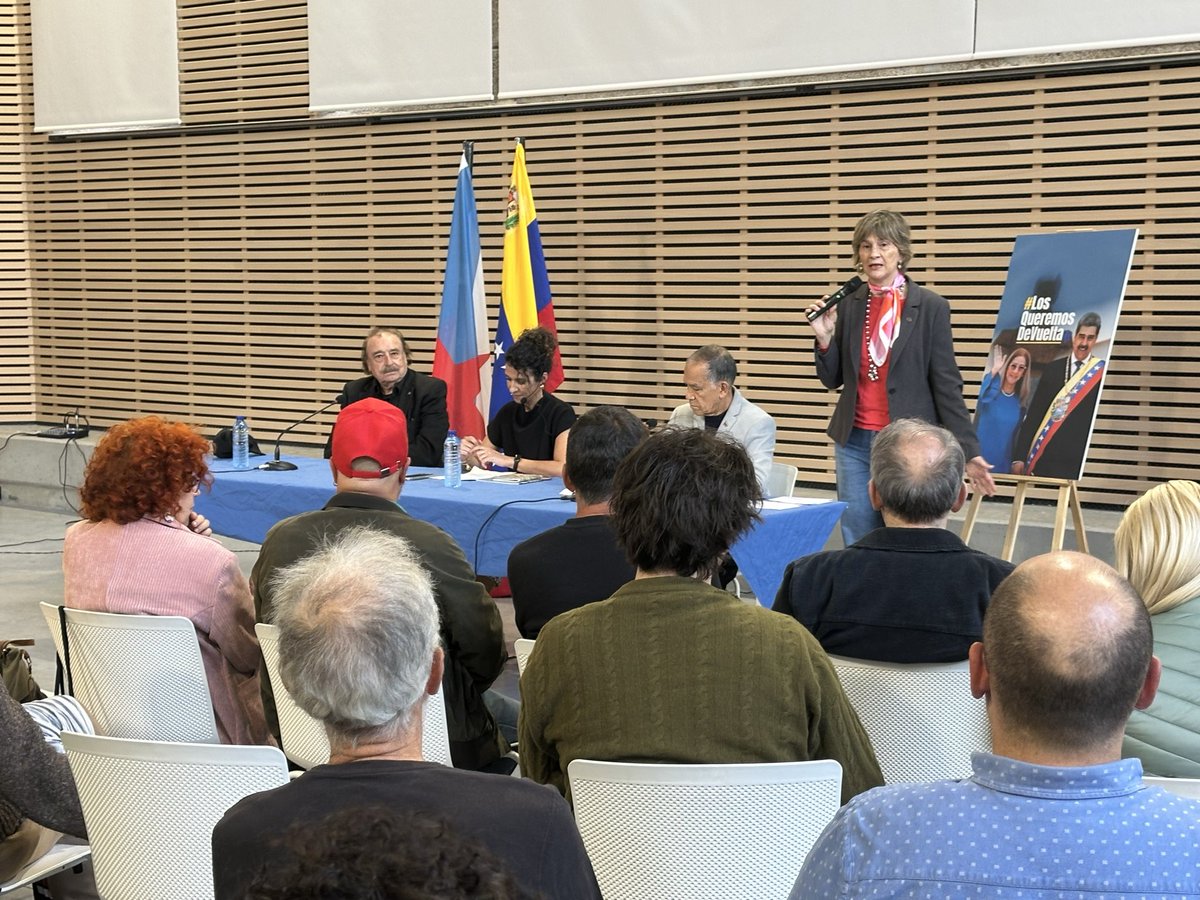 agabohc's tweet photo. Hoxe conversamos en Compostela con @IRamonet, Martín Pacheco e @MObelleiro  nunha interesante entrevista aberta.

👉 O venres agardámoste ás 19h no Museo MARCO en Vigo sobre “Imperialismo: Ataque á soberanía dos pobos, do secuestro de Maduro á guerra global”

Agardámoste! https://t.co/XhjufZ7pcW