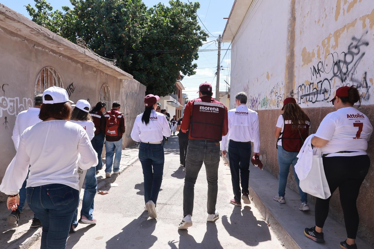 En #Coahuila acompañamos a <a href="/AntonioAttolini/">Antonio Attolini Murra🌹</a>, candidato de <a href="/PartidoMorenaMx/">Morena</a> a diputado por el Distrito 9 de #Torreón, recorriendo las colonias y escuchando de frente al pueblo.

La #Transformación se construye en territorio, casa por casa y junto a la gente.

#PorElBienDeCoahuila