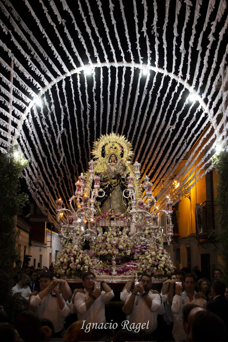 ignacioragelfr's tweet photo. Hoy se cumplen 3 años de uno de los dias más grandes de Benacazón,
¡el día de la Coronación Canónica de Nuestra Señora de las Nieves!
@NievesBenacazon https://t.co/T9hffAGI3Z