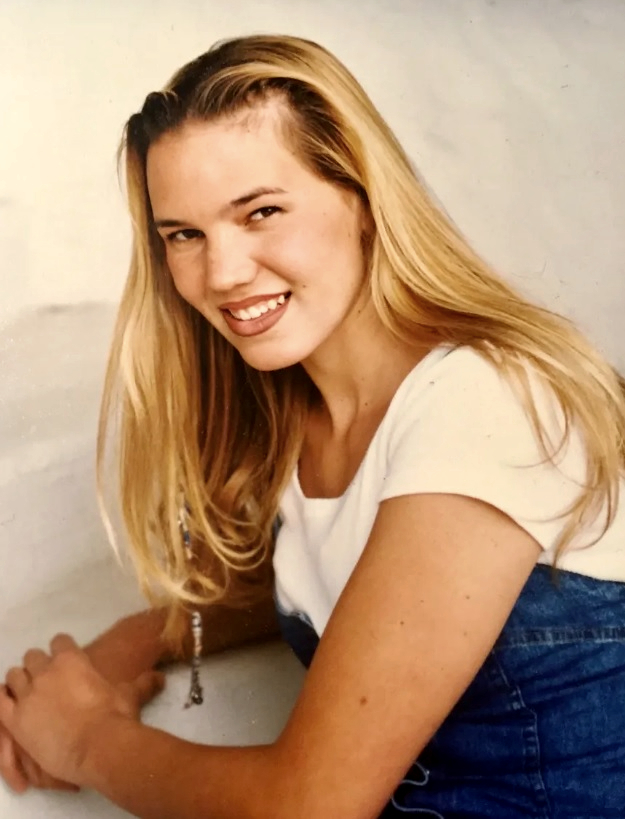 Amy Larson tweet media