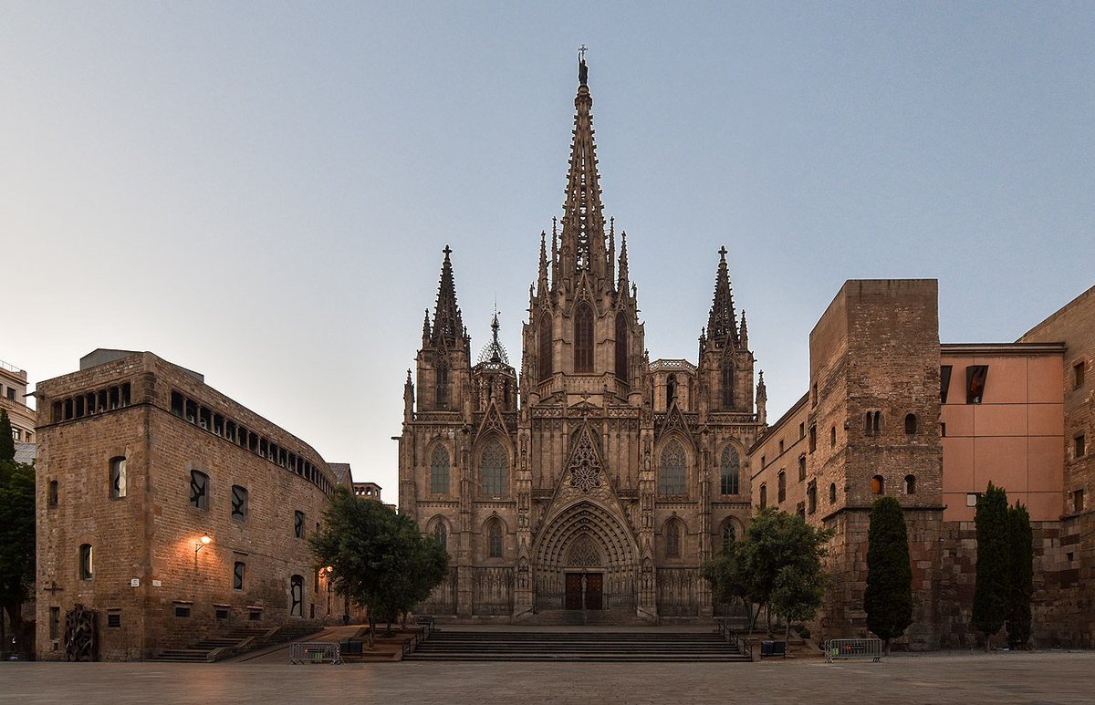 RMedievo's tweet photo. #TalDiaComoHoy de 1298, en Barcelona, se coloca la primera piedra de la Santa Iglesia Catedral Basílica Metropolitana de la Santa Cruz y Santa Eulalia. https://t.co/19dZmgA2kX