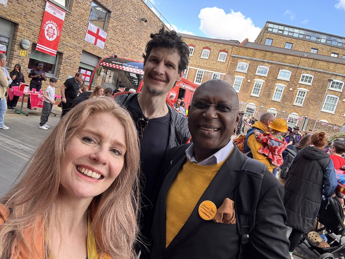 RachelBentleyNB's tweet photo. It’s polling day tomorrow! Time to vote in Southwark 🗳️ 

In North #Bermondsey, please use all 3 votes for your Liberal Democrat candidates: Francesco Guerrieri, Patrickson Obanya &amp; Rachel Bentley 🔶🔶🔶

I promise we will be visible, hard-working &amp; responsive
#ChanceForChange https://t.co/t7RKAtupas