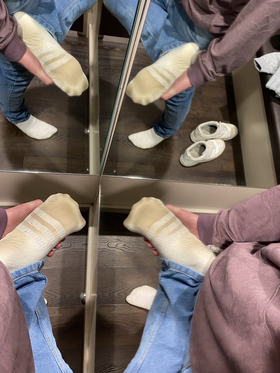 TomPhoenixFeet tweet media