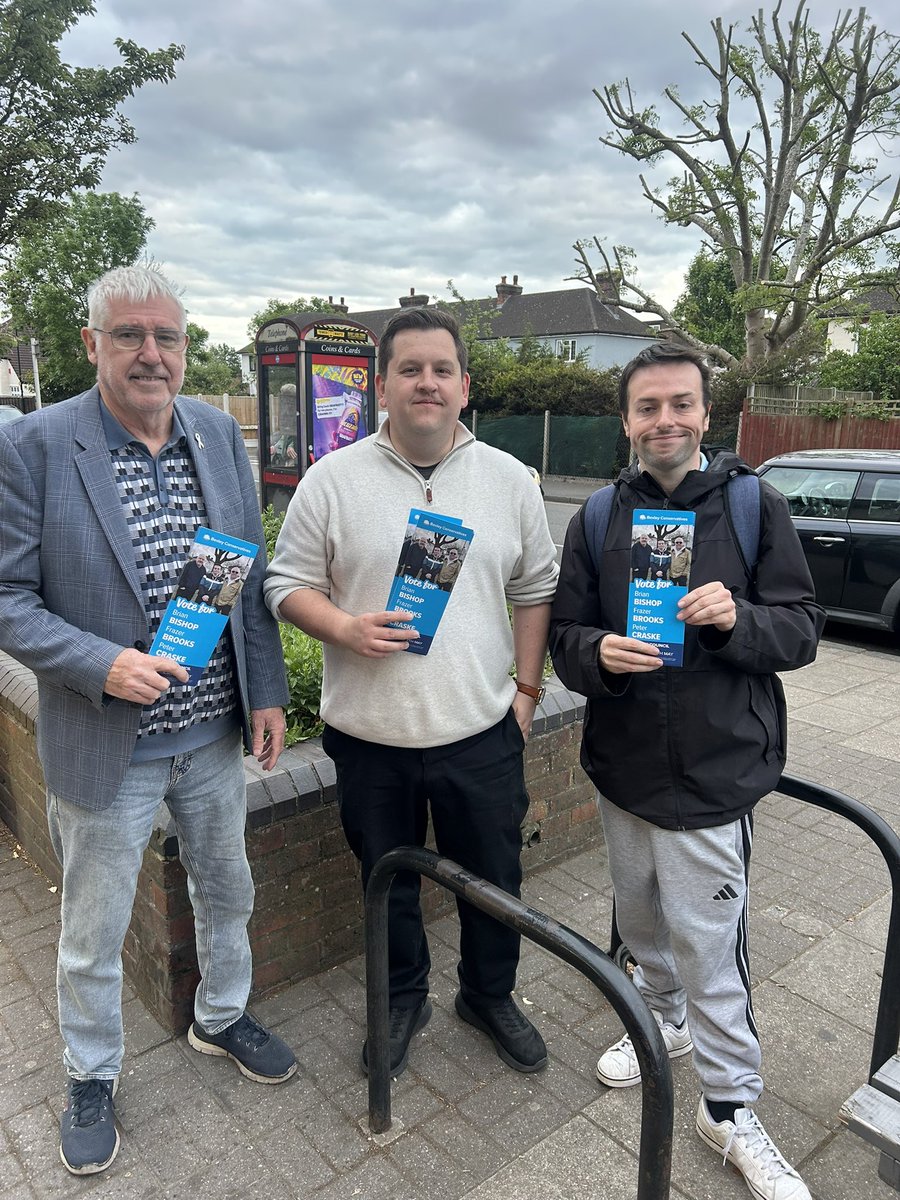 BandLTories's tweet photo. 💙Great to be joined @louie_french on the evening before polling day.

💙Residents know Blackfen and Lamorbey is special and can be even better with Conservative councillors.

💙For green spaces, a safe area and a thriving community, #VoteConservative tomorrow. https://t.co/z6IuBoA3NA
