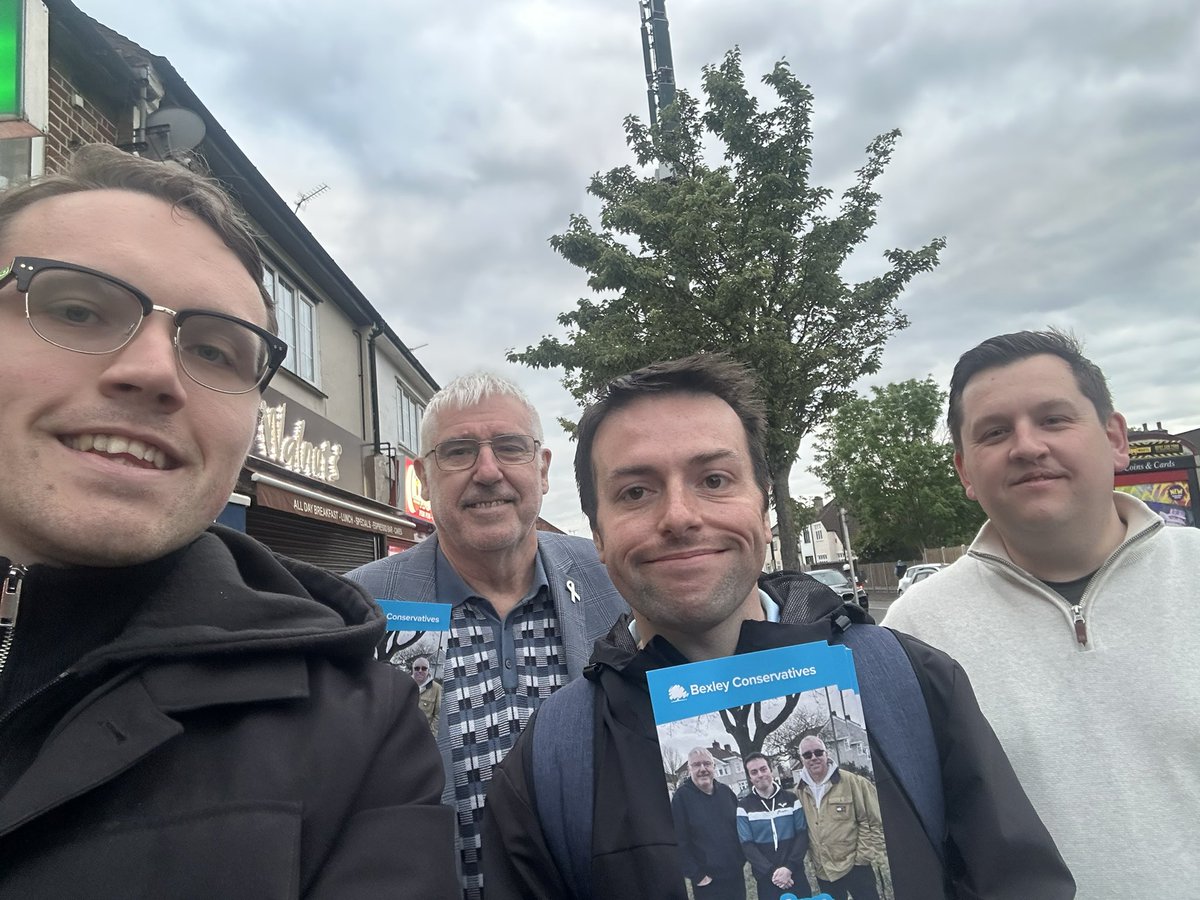 BandLTories's tweet photo. 💙Great to be joined @louie_french on the evening before polling day.

💙Residents know Blackfen and Lamorbey is special and can be even better with Conservative councillors.

💙For green spaces, a safe area and a thriving community, #VoteConservative tomorrow. https://t.co/z6IuBoA3NA