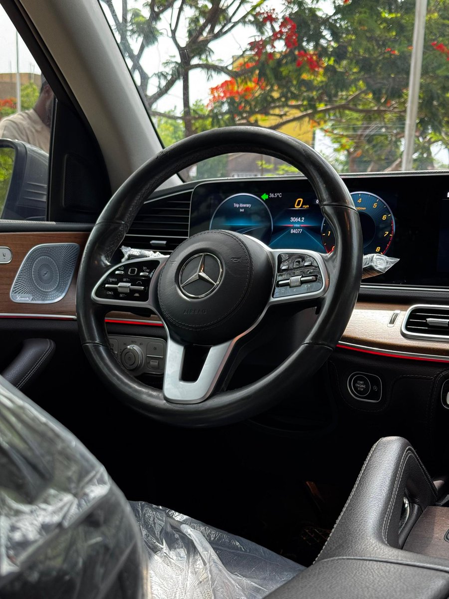 RAHAMA_AUTOZ's tweet photo. 2020 foreign used Mercedes Benz GLE450 with duty paid for just 90M 
Abuja🇳🇬 https://t.co/O2haCEactd