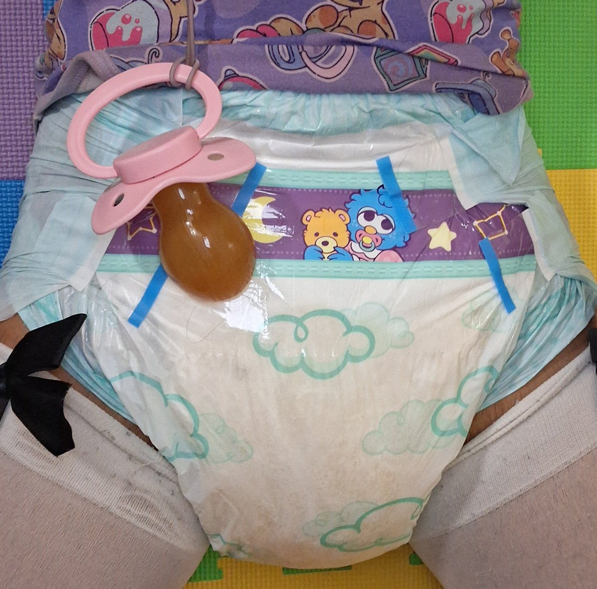 LitterpantsBear's tweet photo. These new diapers are so thick, i can't close my legs! >////<
and they're sagging so low for some reason...
You won't tell anyone, right?~ https://t.co/KYFN8m465t