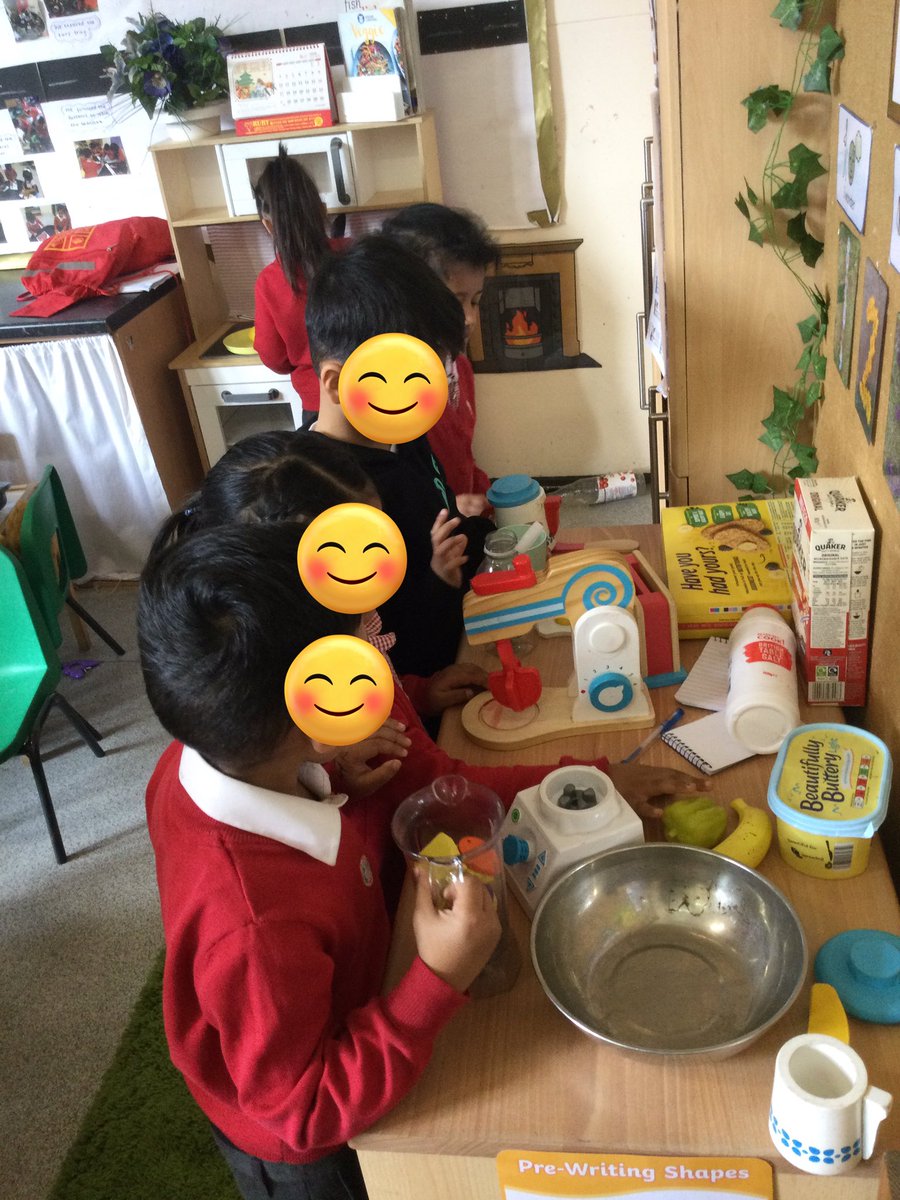 LeighPrimary's tweet photo. Wow!! Our Nursery/Reception children have been exploring the new home corner all about our topic story ‘Jack and the Beanstalk.They have been busy cooking and talking to one another and sharing the new resources. @voice21oracy
#PD #relationshipbuilders #memorymakers #Article29 https://t.co/cZaCIg8Toe