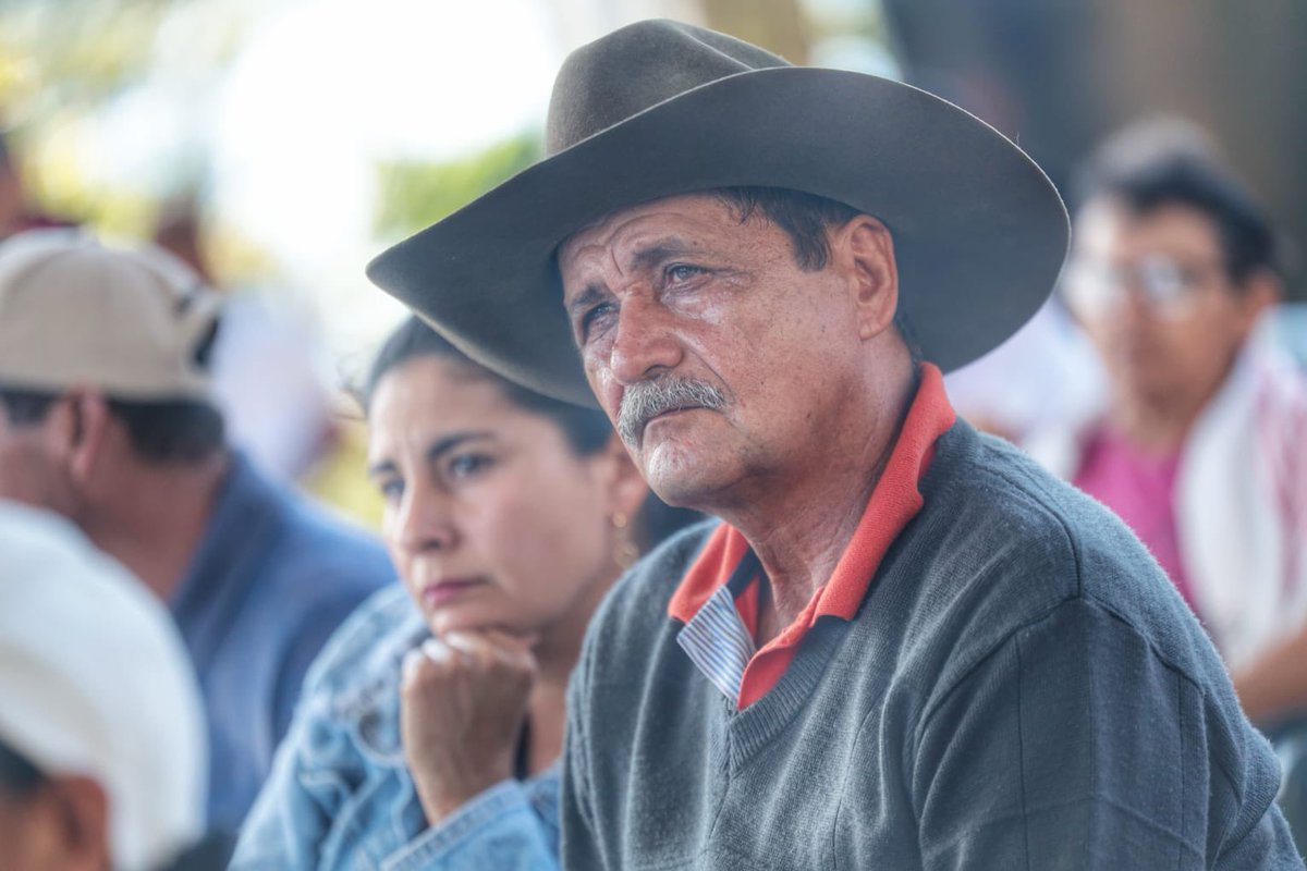 CarlosAmayaR's tweet photo. Llegamos a la vereda Guamal, en San Luis de Gaceno, para escuchar a la comunidad y acompañar la mesa de trabajo sobre los compromisos relacionados con la empresa Nikoil Energy.

Este espacio busca garantizar el diálogo, la transparencia y la participación frente a las inquietudes de la comunidad y concretar inversiones 💚. 

Les estaremos contando más sobre esta jornada en territorio.