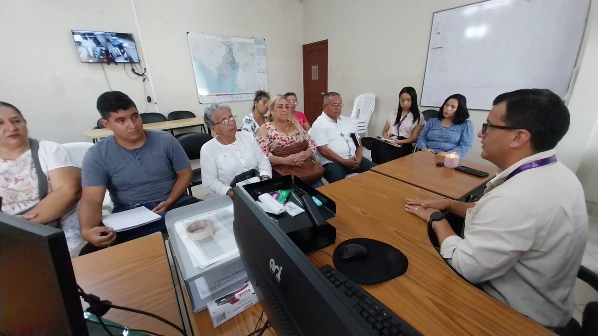 Salud_Guayas's tweet photo. #MSPEnTerritorio | Responsable de Oficina Técnica 1 de @Salud_Ec, mantiene reunión con miembros de Comités Locales de Salud con el objetivo articular acciones para brindar una buena atención a los usuarios del sur de Guayaquil.

#ElNuevoEcuador https://t.co/TJSK1GfroU
