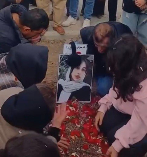 yaroomanian's tweet photo. Yalda Mohammadhani was only 17 years old. A student.

On January 8, in Karaj, she was killed by direct fire from Islamic Republic forces.

Yalda Mohammadhani was hit by multiple bullets.

EIGHT bullets tore through her side.  
Another bullet wounded her leg.
The severity of the gunfire left the 17 year old with no chance of survival.

Her death is not only a devastating loss for her family,  but a symbol of what has been done to Iran’s young generation: whose future was targeted by gunfire, torture and killings, while thousands of Iran’s children were buried beneath the soil.

💔😔
#IranMassacre‌ 
#KingRezaPahlavi‌ForIran 
#جاویدشاه