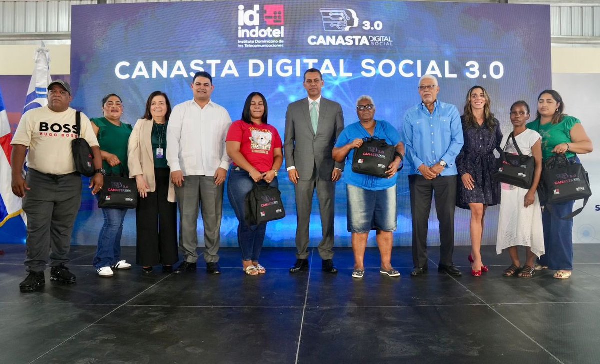 RicardoOviedoL's tweet photo. Indotel impulsa inclusión tecnológica con entrega de Canasta Digital Social 3.0 a más de 350 personas en Circunscripción 3 del DN
☝🏽👇🏾☝🏽
https://t.co/pU7i4OwMNJ
@IndotelRD @ggomezmazara
#CanastaDigital https://t.co/KpCw7iMpGv