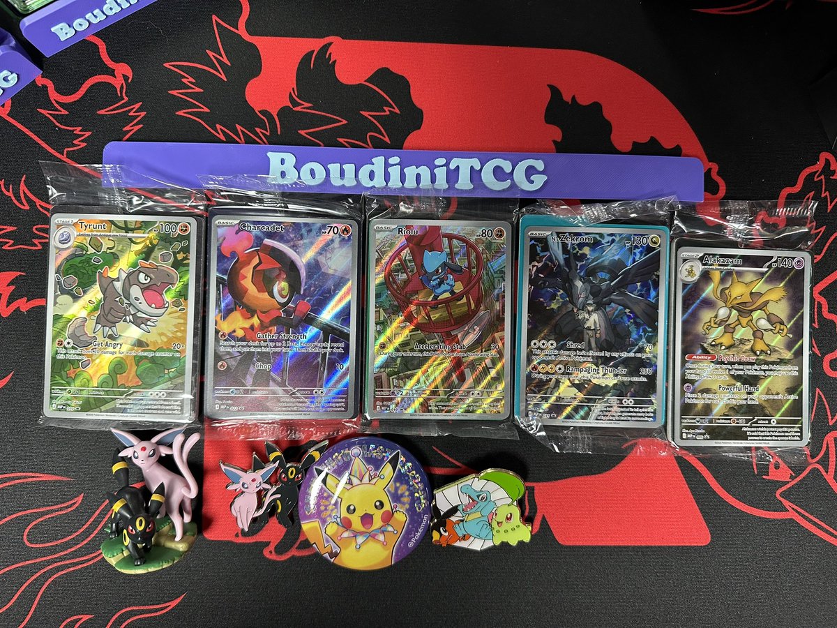 BoudiniTCG's tweet photo. !!SUMMER GIVEAWAY!!

Wanted to do something fun for the summer, so I’m giving away a small Pokémon bundle! 

Winner will receive:
• Medium Target / Pokémon Eevee T-Shirt
• ETB Promo Cards
• Pokémon Pins

To enter:
Like this post 
Follow my page 
Repost / RT 
Comment your favorite starter Pokemon below!
US participants / Shipping only

Giveaway ends: 05/27/26
Winner will be chosen at random and contacted directly.