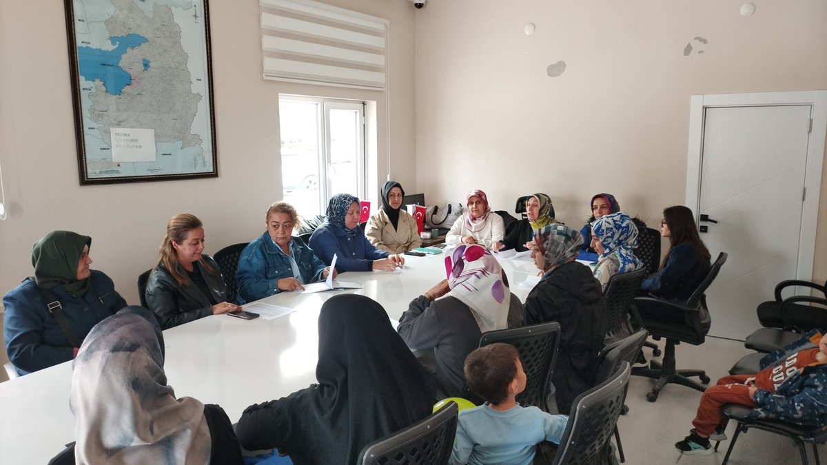edrmtakkadinlar's tweet photo. İlçe Kadın Kolları Başkanımız @KaracanYuksel risayetinde haftalık istişare toplantımızı gerçekleştirdik.
Hayırlara vesile olsun.
@AKKADINGM 
@akkadinvann 
@ArvasAbdulahat 
@zerrin_alpaslan 
@OndilKenan 
@saitaytulunn https://t.co/NxLmahJZBB