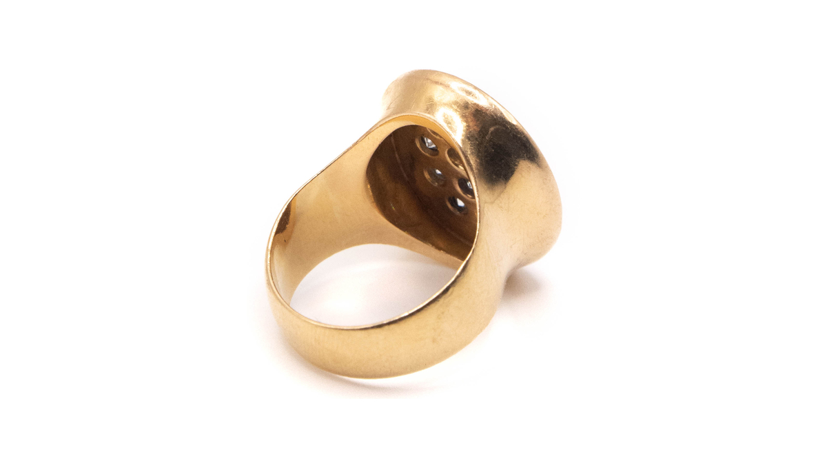 Numinsa's tweet photo. Sortija en oro bicolor de 18 kt, decorada con brillantes y esmalte negro.Diamantes 0,70ct. SI/J

Ring in two-tone 18 karat gold, centred by round brilliant cut diamonds and black enamel.

https://t.co/PeSyl4oMTH

#numinsa #LuxuryJewelry #EngagementRing https://t.co/uzFw3hECjR