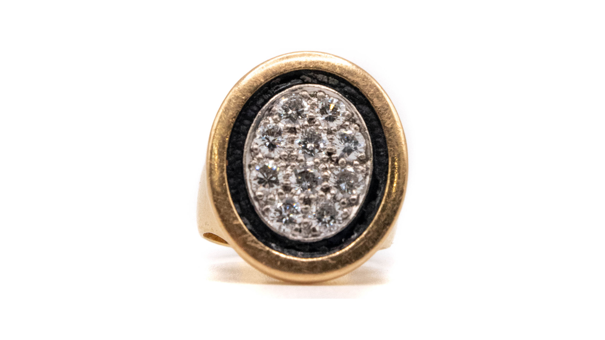 Numinsa's tweet photo. Sortija en oro bicolor de 18 kt, decorada con brillantes y esmalte negro.Diamantes 0,70ct. SI/J

Ring in two-tone 18 karat gold, centred by round brilliant cut diamonds and black enamel.

https://t.co/PeSyl4oMTH

#numinsa #LuxuryJewelry #EngagementRing https://t.co/uzFw3hECjR