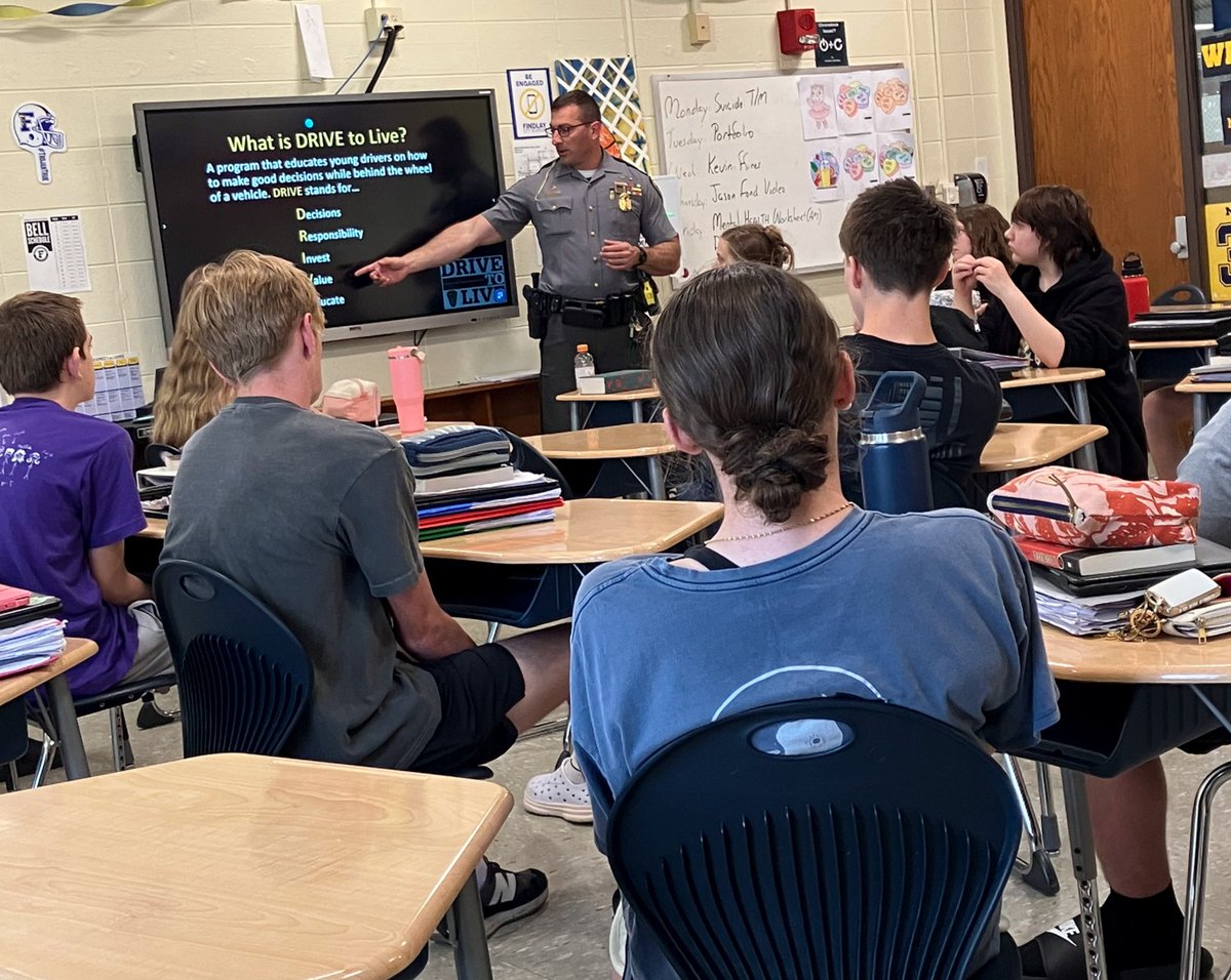 OSHP_NWOhio's tweet photo. Lt. Slates, Findlay Post, recently had the opportunity to spend time with Findlay High School students discussing the importance of making good decisions. Thank you for having us. #DRIVEToLive https://t.co/Zqm1OWjirx