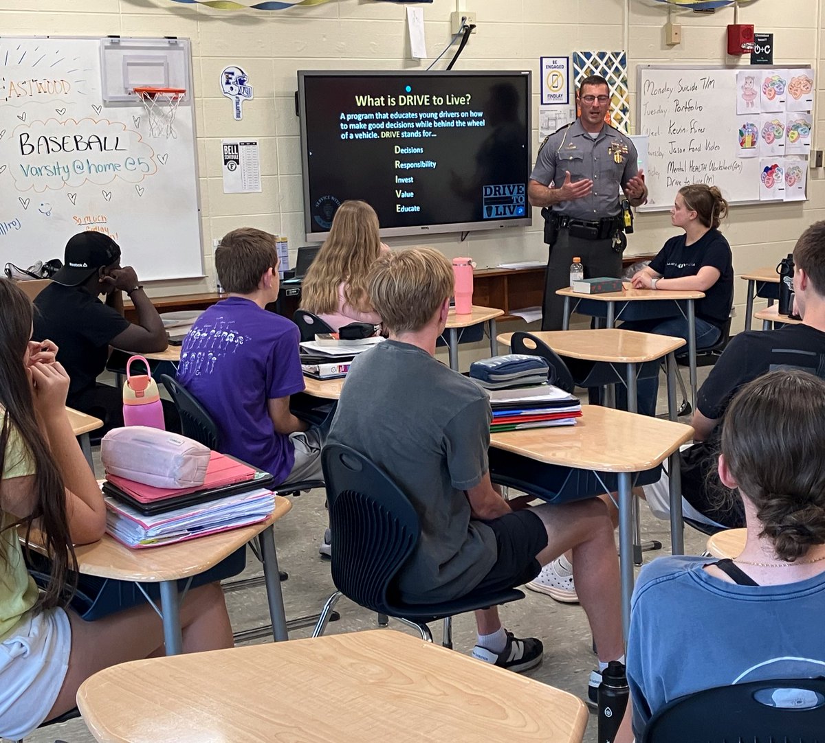 OSHP_NWOhio's tweet photo. Lt. Slates, Findlay Post, recently had the opportunity to spend time with Findlay High School students discussing the importance of making good decisions. Thank you for having us. #DRIVEToLive https://t.co/Zqm1OWjirx