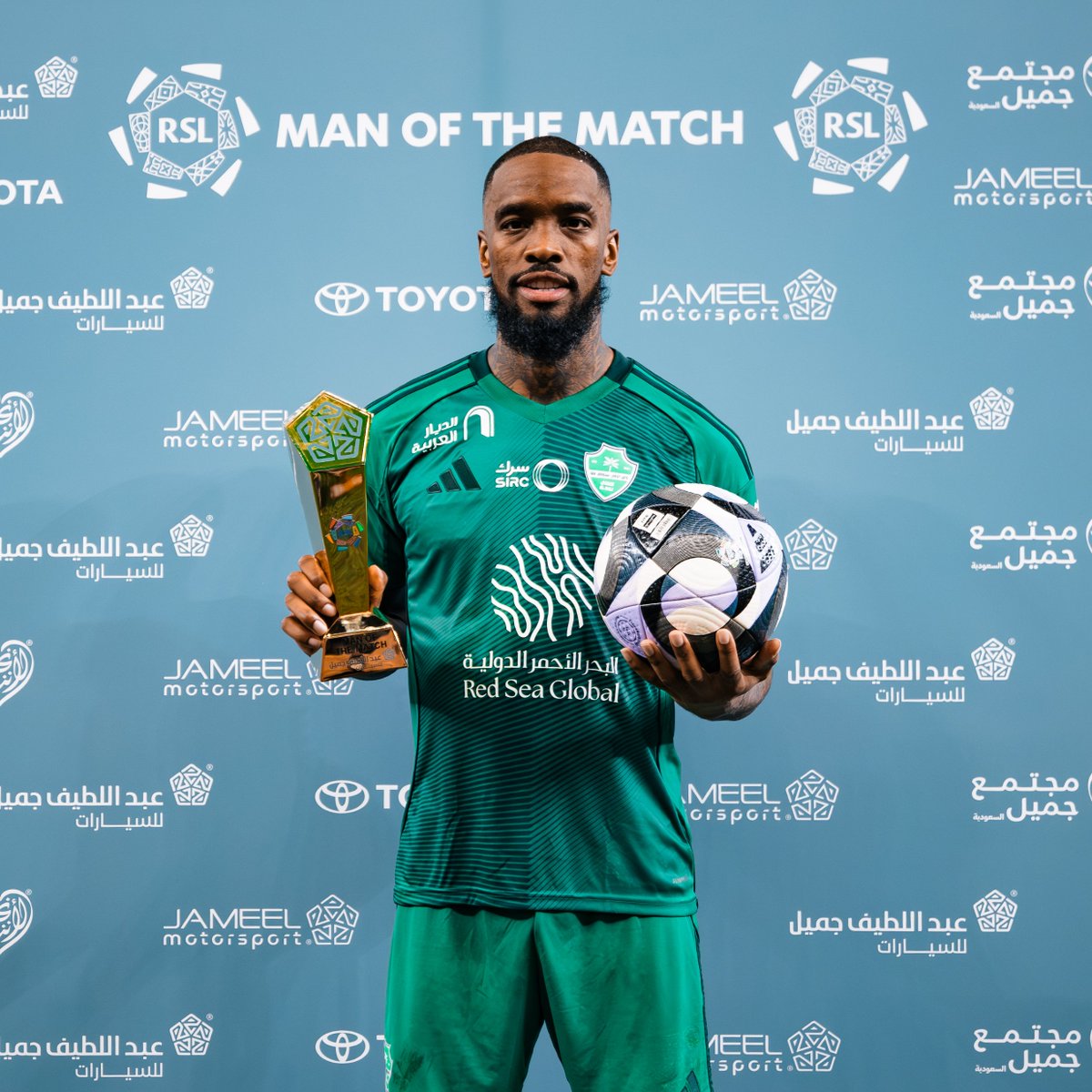 كأس ذهبية وكرة الهاتريك ⚽️

الثلاثية تقود إيفان توني إلى جائزة الأفضل من ⁦<a href="/ToyotaALJ/">تويوتا السعودية</a>⁩ 🏆🟢

#دوري_روشن_السعودي | #جولات_الحسم