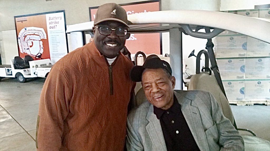 nlbmprez's tweet photo. OTD in 1931, Willie Mays was born in Westfield, AL. Regarded by many as greatest player in @MLB history, his pro baseball career began as a 17-year-old centerfielder for the Birmingham Black Barons in 1948! This cherished photo is from April 2016 at Oracle Park!

@MLBNetworkRadio https://t.co/BRr0WglwW1
