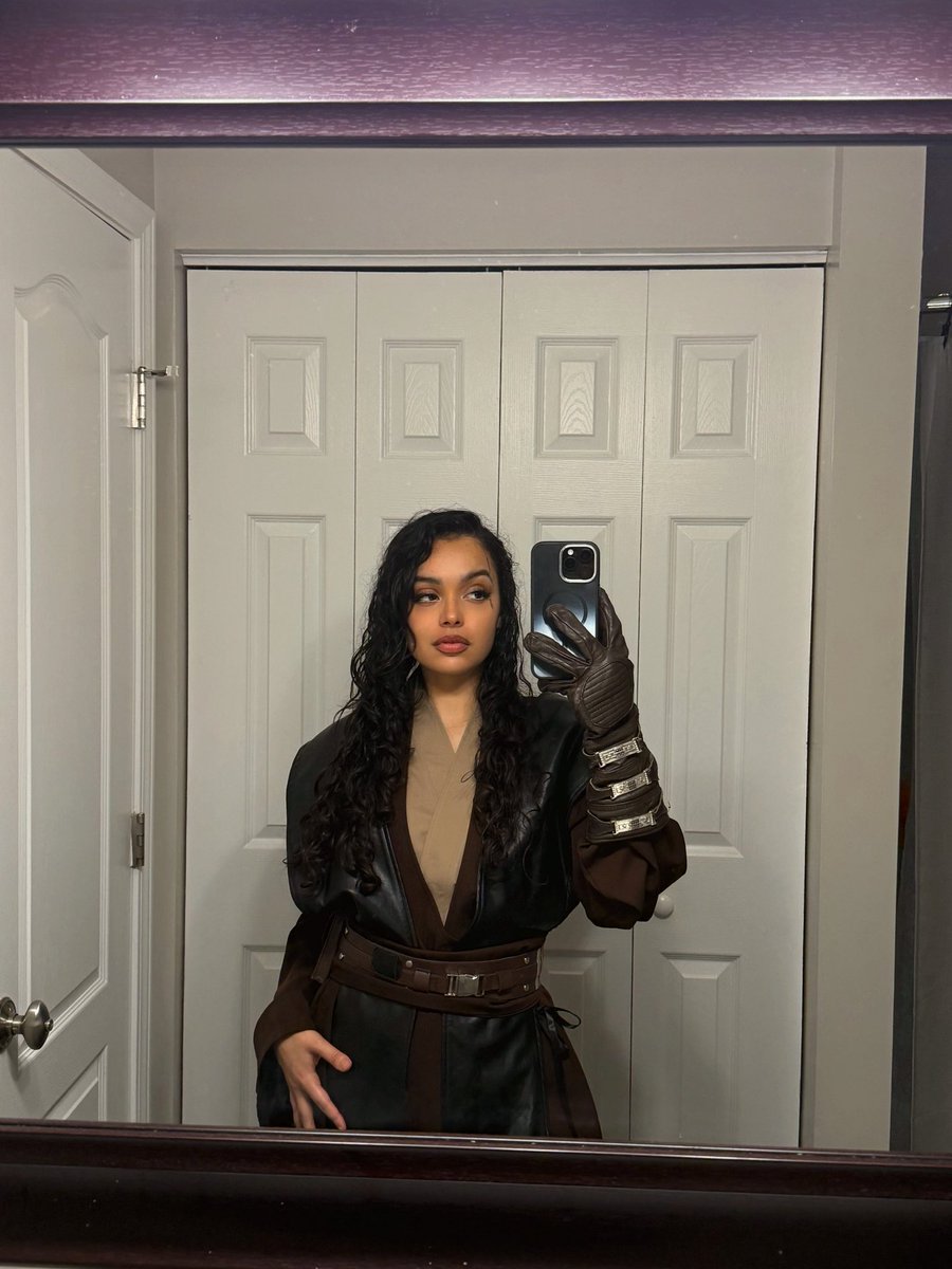 LilyvetteA's tweet photo. Otw to the Jedi Temple😜

Happy May Sith😈

#starwars #anakinslywalker #cosplay #darthvader https://t.co/okaoNIZjUA