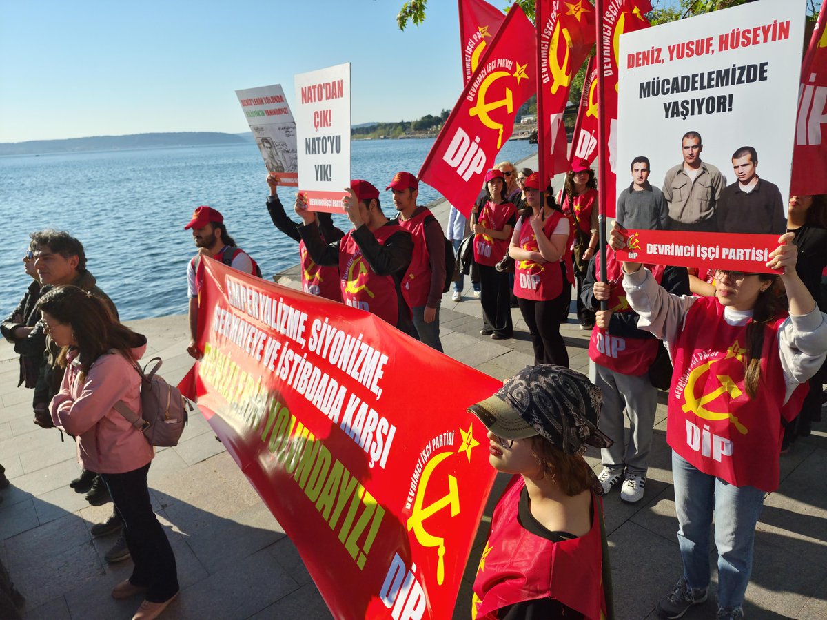 dip_org_tr's tweet photo. 📍Çanakkale

Devrimci İşçi Partisi olarak Çanakkale Emek ve Demokrasi Güçleri'nin çağrısı ile Deniz Gezmiş, Hüseyin İnan ve Yusuf Aslan anmasına katıldık. Her 6 Mayıs'ta olduğu gibi yeniden haykırdık, Siyonistlerin saldırdığı her yaşam alanında, istibdadın işçi sınıfını her sindirme girişiminde, emperyalizmin varlık gösterdiği her coğrafyada Deniz olacağız, Hüseyin olacağız, Yusuf olacağız!

Katil ABD Ortadoğudan defol!
NATO'dan çık! NATO'yu yık!
Yaşasın işçilerin birliği halkların kardeşliği!