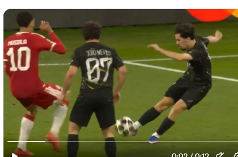Mmmouai's tweet photo. Pas mal, 2 erreurs. Pour savoir si il fait un mouvement vers le ballon Il faut regarder la position de son bras avant le départ du ballon. Puis regarder la position de son bras lors du contact avec le ballon. 1) Il y a bien un mouvement 2) La position finale n'est pas naturelle. https://t.co/Ksm26yShUd