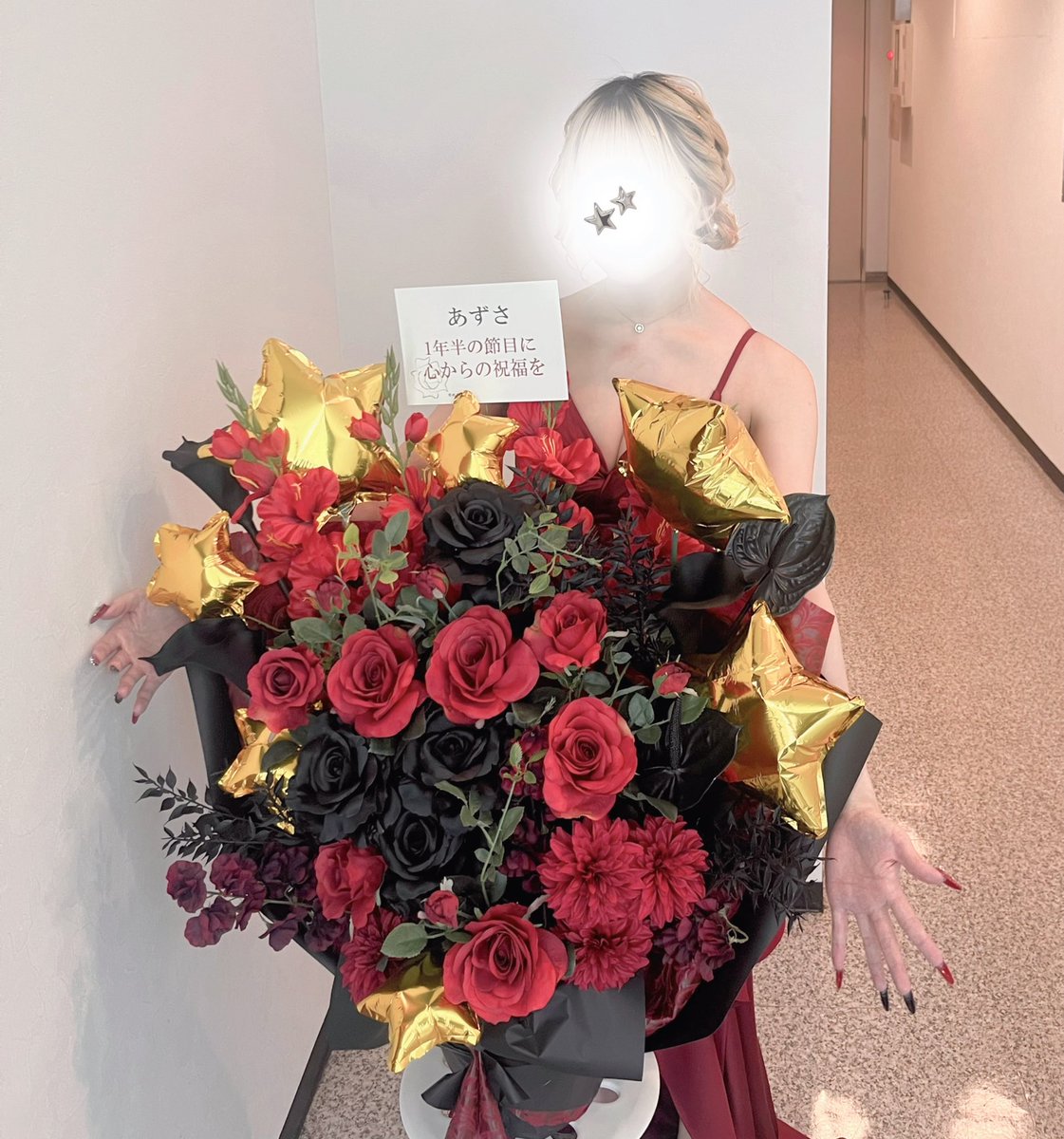 azusa_select's tweet photo. 昨日で入店1年半でした🌟
一年半前より成長出来てるかなぁ〜
お花贈ってくれたお兄さん本当にありがとうございます︎💕︎ https://t.co/jRPW3ZUNCJ