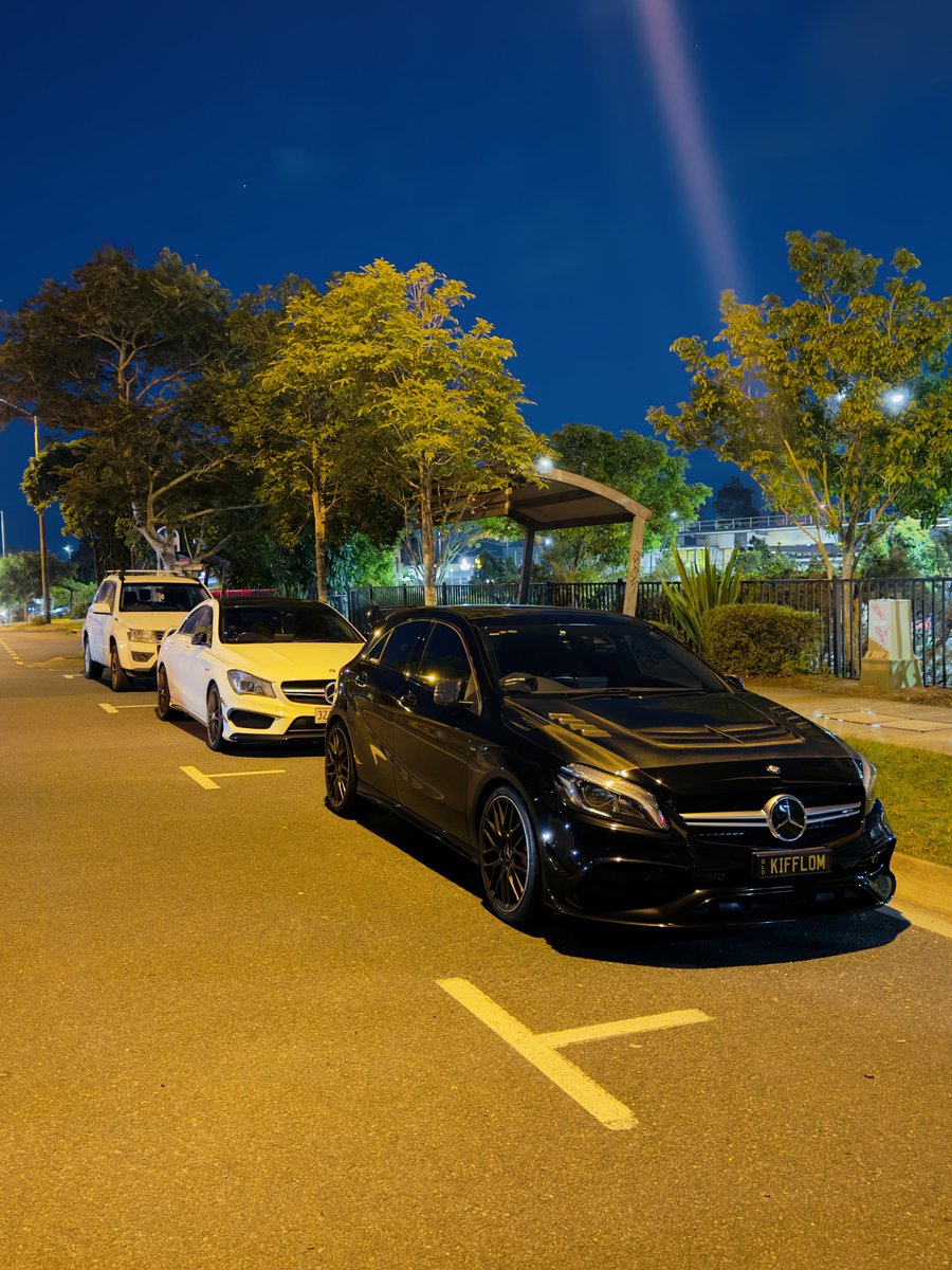 red42dragon_'s tweet photo. Team AMG at Jetts, Mango Hill this morning 
#AMG 
#TheBestOrNothing #DrivingPerformance #SoAMG #OneManOneEngine #HyperHatch 
#CarbonFibre #AMGMembersLounge #gtechniqSmatSurfaceScience
#SafeSpeeding 
#stutututu 
#red42dragon 
#TeamAMG https://t.co/nuh269dGLo