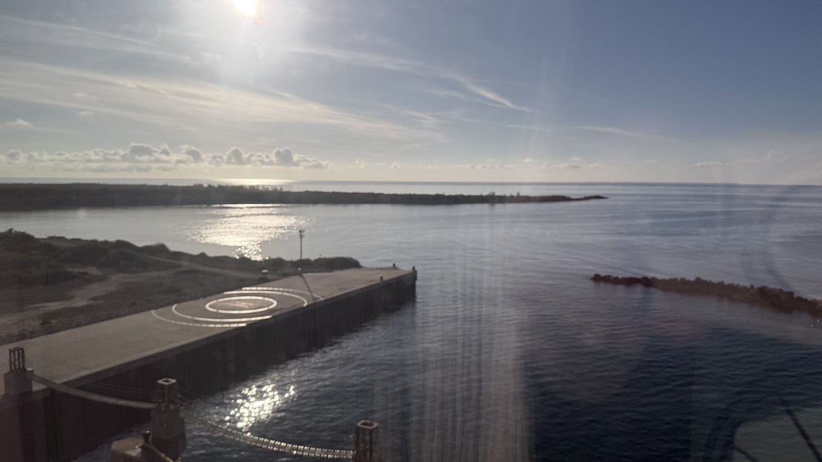 mickeynet014's tweet photo. 🚢ディズニーウイッシュ
乗船3日目の寄港地はキャスタウェイ・ケイ🏝️

昨日のナッソーに続き、ディズニーのプライベートアイランドは快晴です☀️

今日は続々とキャラクターたちも島に下船します！

下船時は日焼け対策が必須です💦

#ディズニーウイッシュ #ディズニークルーズ #DCL #MNDCL https://t.co/na08fap2se