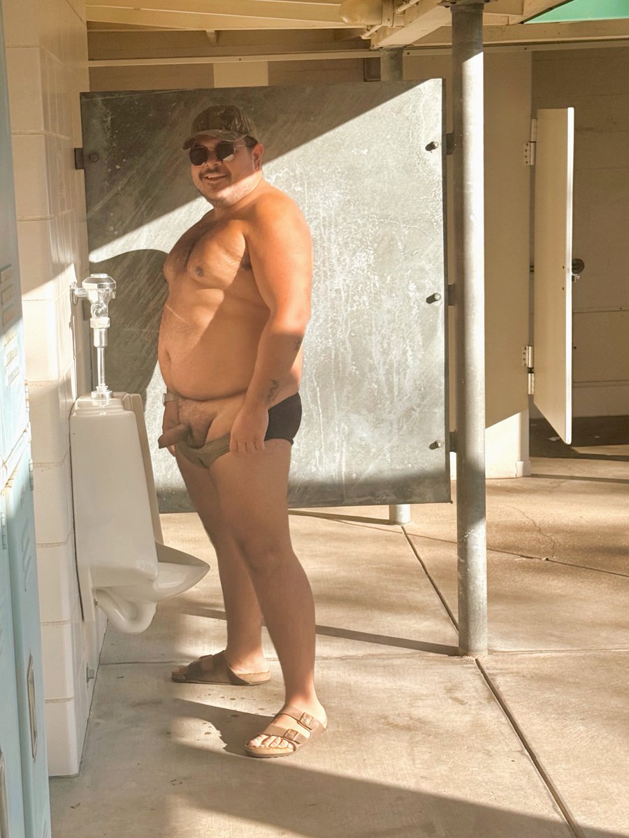 Sexy bear spotted at the locker room urinal 👀🤤 <a href="/IsaacWilderXXX/">Isaac Wilder</a>