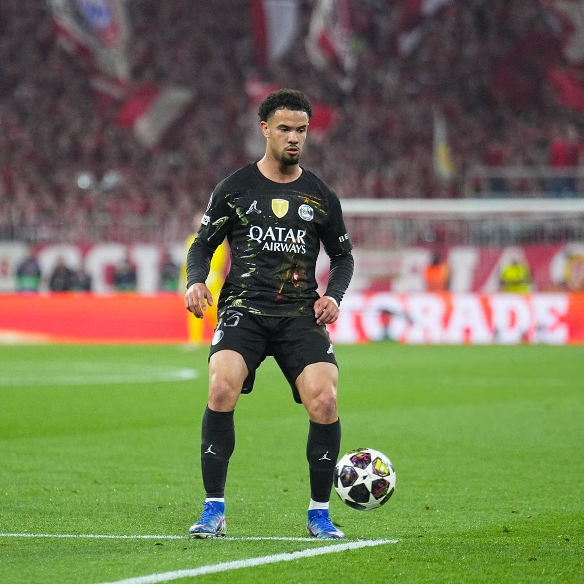 Footballtweet's tweet photo. They played him at right-back and he's turned into prime Cafu. 

Is there anything Warren Zaïre-Emery can't do? https://t.co/OlmmMFIxUA