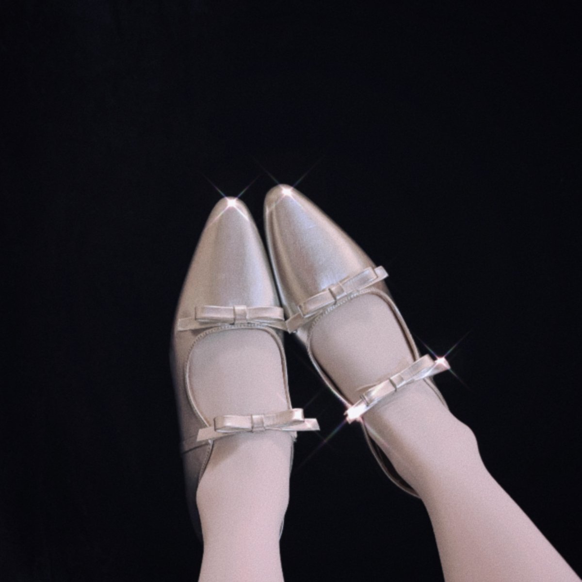 ladiesatin's tweet photo. Dorothy's new shoes🤍
✵
✵
✵
#softgirl #softcore #coquette #feetgram https://t.co/86OeMuP6FT