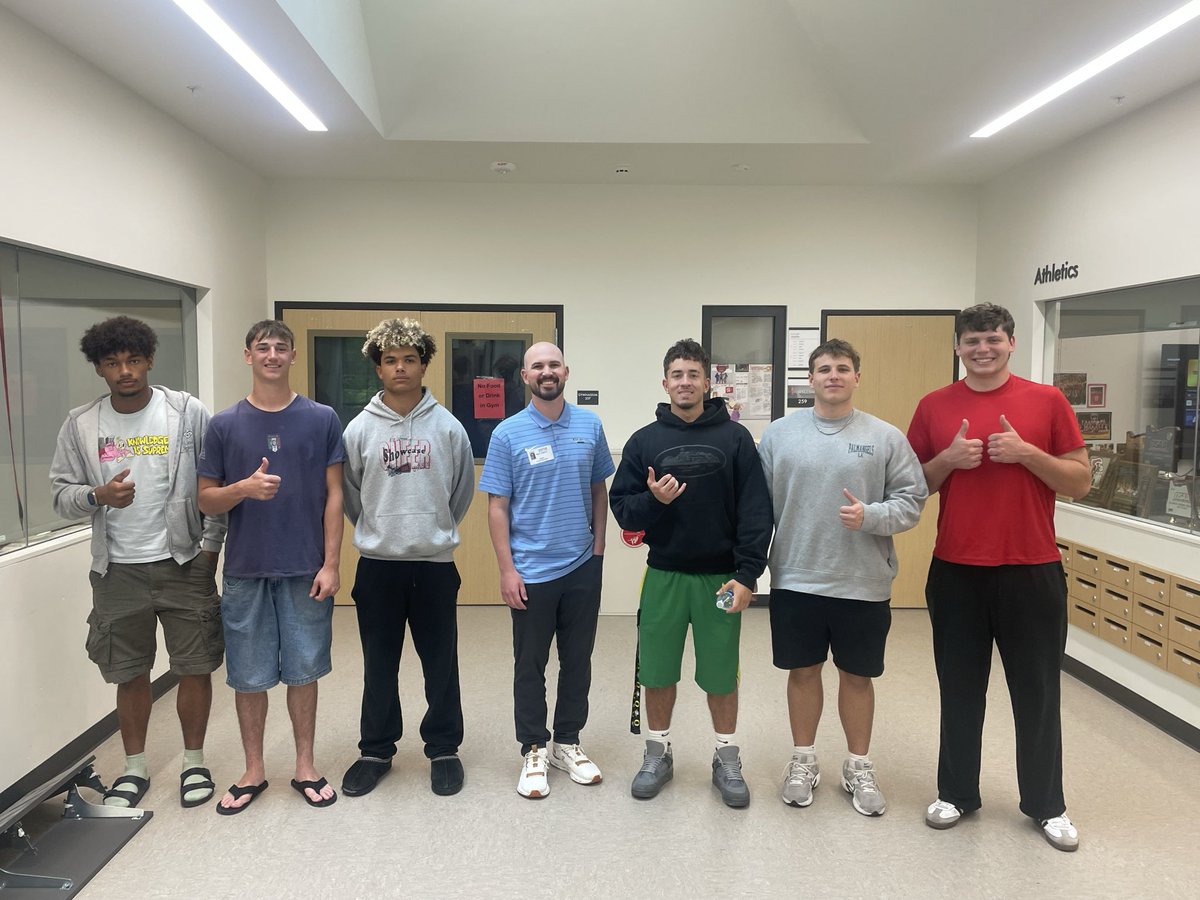 LHSCardFootball's tweet photo. Thanks to @CoachDiedrick for making the trip up to #PDX to meet our 2027s. Pumped to get some of our guys down to camp with you and the @USDFootball staff!

@WellsCaleb51 @PatrickChiotti @0coachcelestine @CoachSchnaufer https://t.co/XRvwQwzO7q