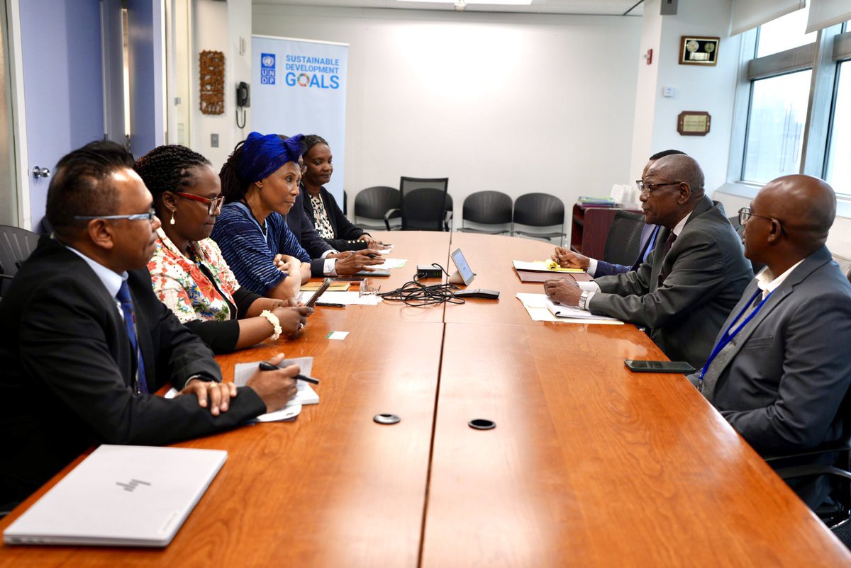 ahunnaeziakonwa's tweet photo. Met with HE Mohamed Ahmed Assoumani, 🇰🇲Comoros Min of Interior, on advancing inclusive democracy, ensuring every voice counts &amp;strengthening social cohesion

From national priorities to engaging partners, a powerful people-centered approach in #Comoros could transform the country https://t.co/WMT0Wu9a0f