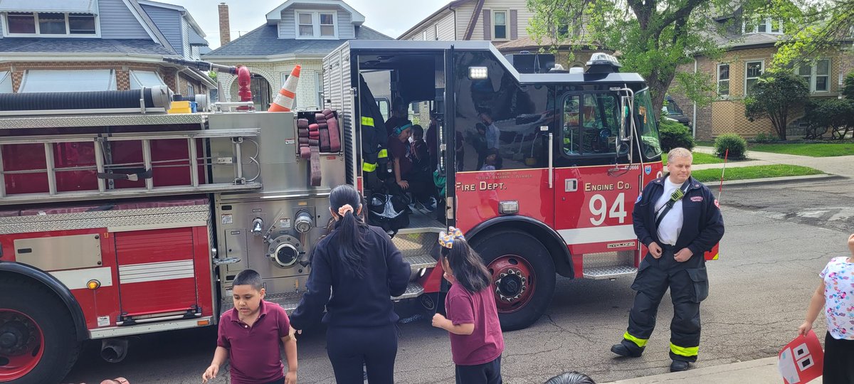 CFDMedia's tweet photo. The Camras Elementary School students enjoyed an up close and personal visit from Engine 94. It was a great break from the classroom to enjoy the nice weather and some  time with some of Chicago's Bravest First Responders. https://t.co/jlSkpM8MCG