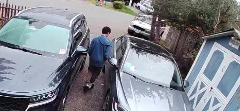 ALERT: Covington Police are asking for your help to be on the lookout for a missing autistic12-year-old named Kyre.

Kyre left his residence near SE 270th St and 189th Ave SE at 10:57 a.m. today. He was wearing the outfit seen here on the ring camera. 

Call 911 if you spot Kyre.