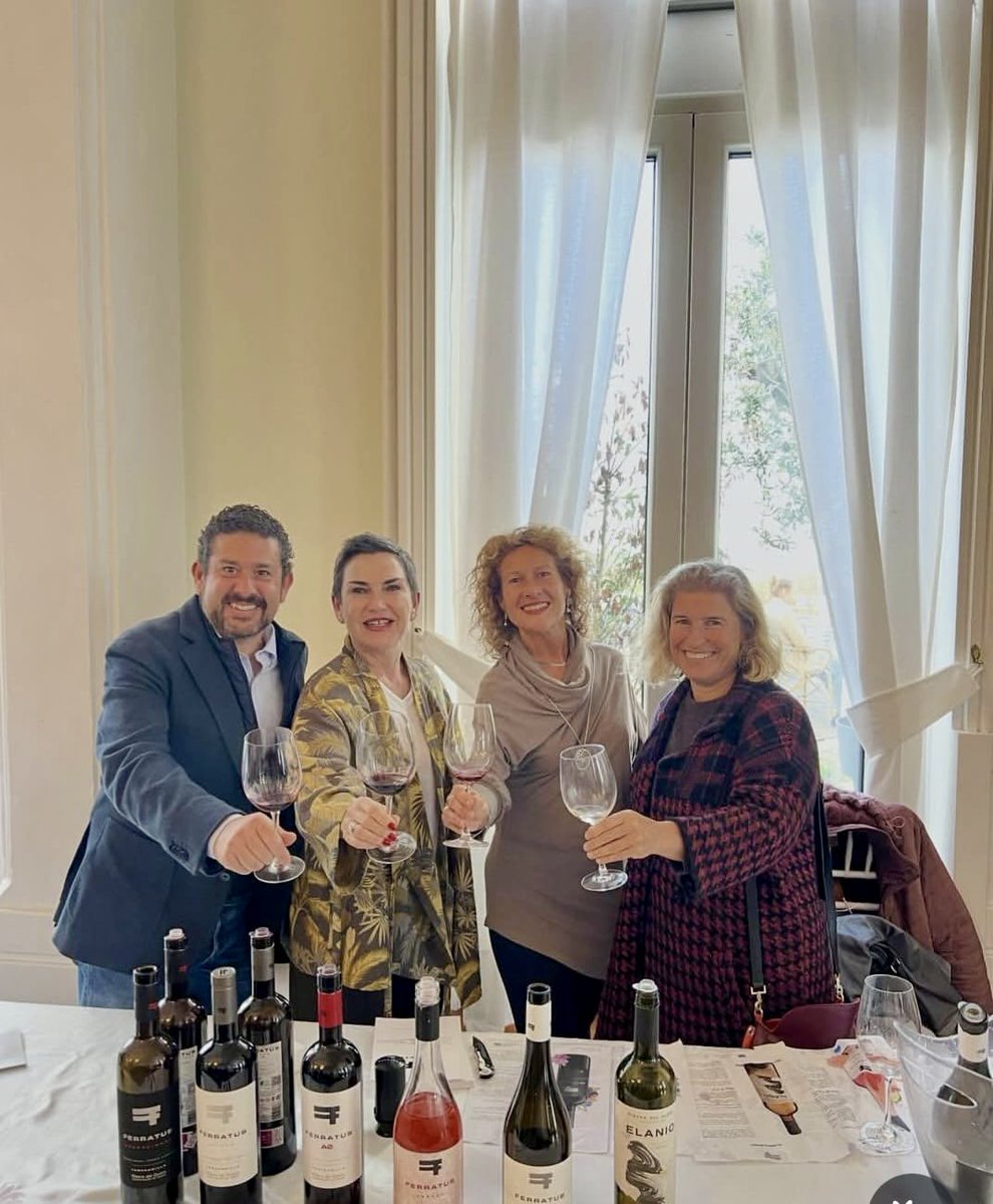 ferratusbodegas's tweet photo. 🍷🧀 Los vinos Ferratus, presentes en la I Feria Quesos de Cantabria y Vinos de España.
Un encuentro celebrado este martes en el Gran Casino de Santander de la mano de nuestro distribuidor local La Despensa.
#Ferratus #Cantabria #Gourmet #Maridajes #Winelovers https://t.co/fbzxYgDylX