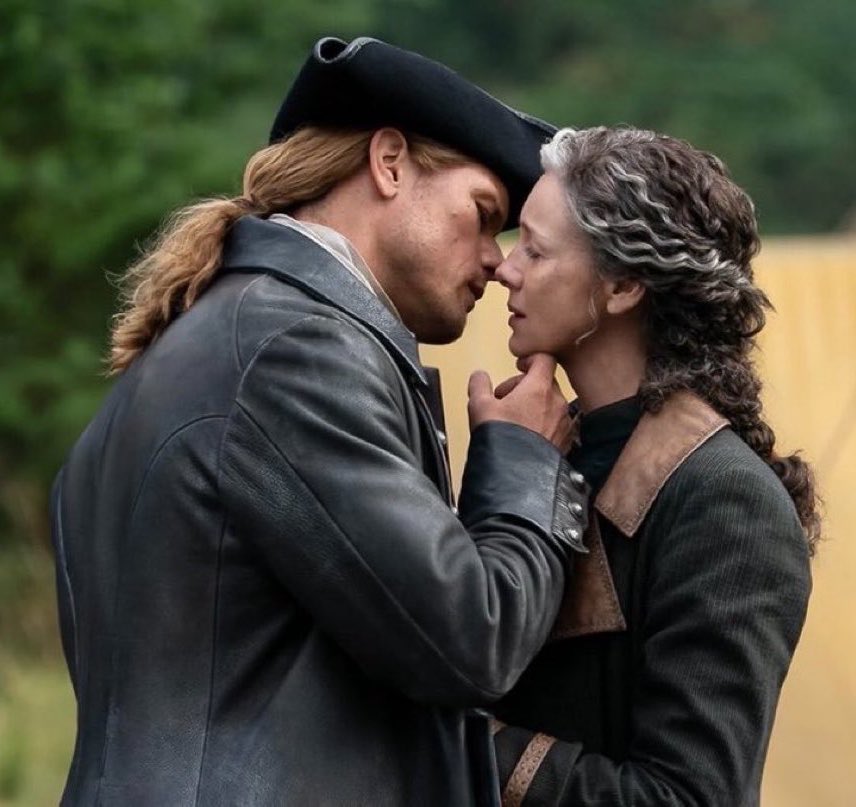 I wanna cry because these pictures remind me of each other. They are parting and they don’t know if they will ever see each other again.. I can’t do this. Jamieclaire has to be okay #outlander