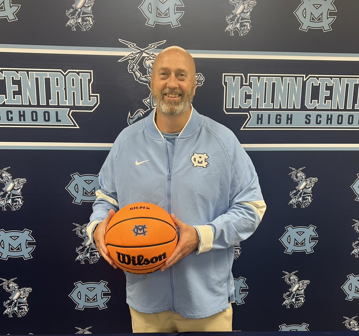 drewcookwrites's tweet photo. 🚨🚨🚨 BREAKING NEWS:

McMinn Central has hired Marc Davis to be its new boys basketball coach. 

A staple of the community, Davis is no stranger to the Chargers basketball program. He played at Central from 1988-1991 and coached on staff from 1998-2002, 2012 and then this year. https://t.co/0C4tFwh6js