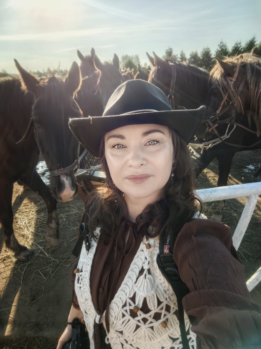 melnik_2's tweet photo. Я тут к лошадкам ездила♥️ https://t.co/sHuomLmYke
