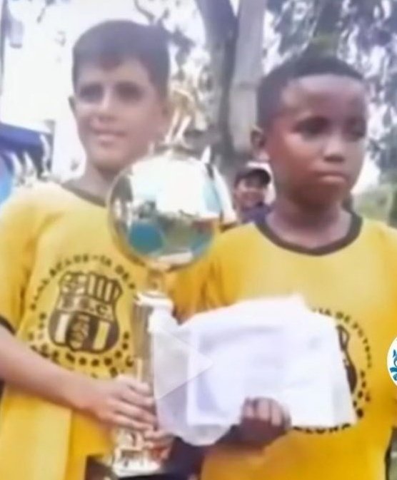 🇪🇨✅ INCREiBLE 🇪🇨✅

Piero Hincapie y William Pacho en su formación en el 2005, 21 años después  jugarán la final de la champions league 

Adn bsc 🇧🇪🇧🇪🇧🇪