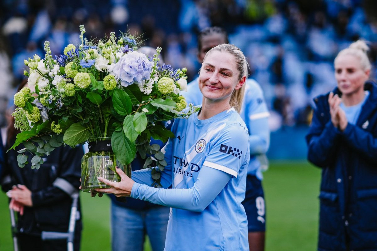 MCWFCXtra's tweet photo. Laura Coombs will retire as a #BarclaysWSL Champion. 🥹 https://t.co/sclwvTXw5K