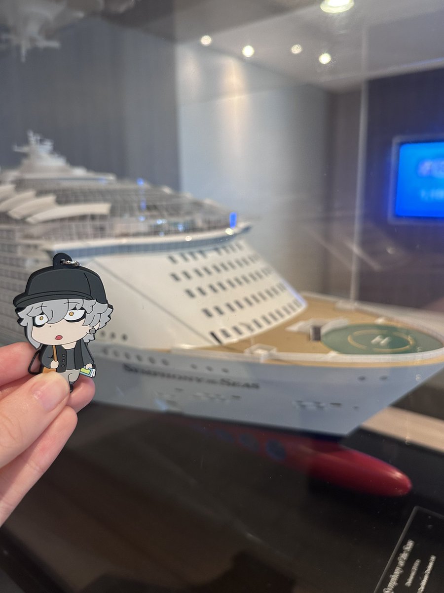 MissAmericaDog's tweet photo. Local 31 year old woman does oshikatsu on a cruise https://t.co/KkTInPnBeN
